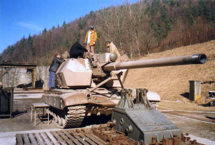 T-72 전차 차체를 사용한 A40 히말라야 <출처 : topwar.ru>