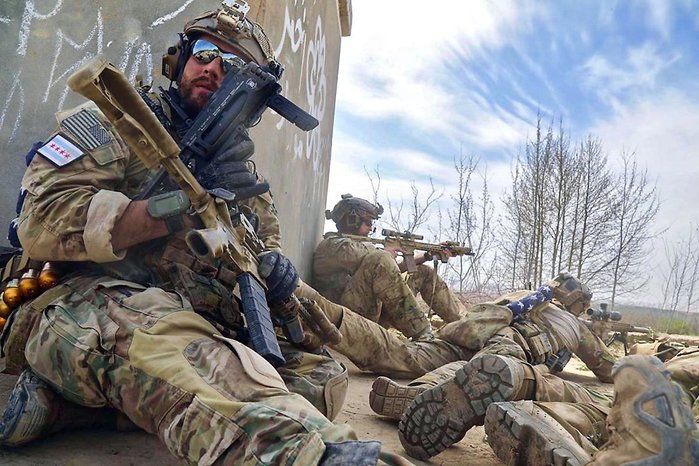아프가니스탄에서 교전 중인 미 특수부대원의 모습. M320을 독립형으로 운용하는 경우가 대부분이다. <출처: 미 육군>
