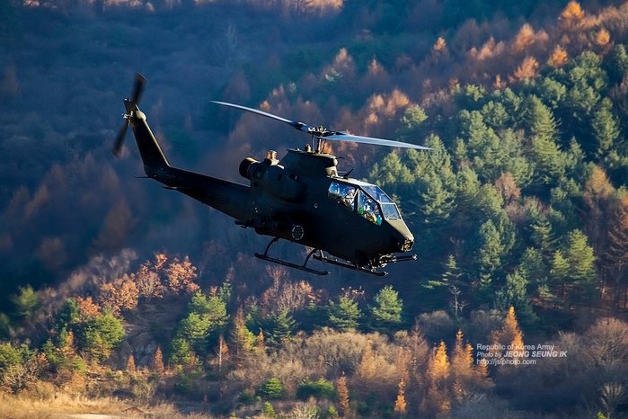 2012년 탑 헬리건 사격 대회 간 촬영된 대한민국 육군 AH-1 코브라의 모습. (출처: 대한민국 국군)