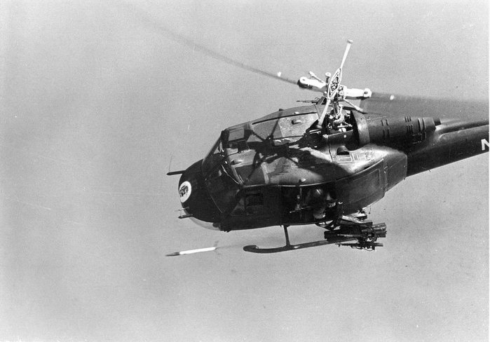 건쉽의 소요가 급증함에 따라 미 육군은 급한대로 UH-1A/B를 무장헬기로 개조하여 활용했다. <출처: 미 국방부>