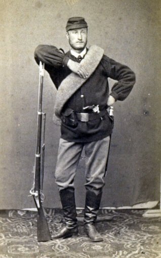 1851년형 미니에 총으로 무장한 프랑스 병사. <출처: Public Domain>