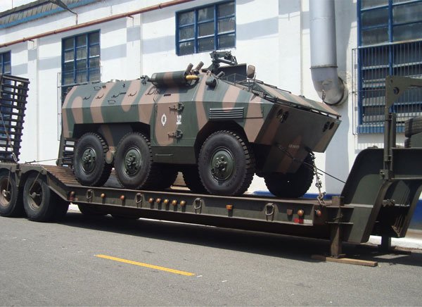 EE-11은 여러 개량형이 존재하지만, 생산 시기나 구분점이 알려지지 않았다. 브라질 육군용 EE-11 <출처 : eb.mil.br>