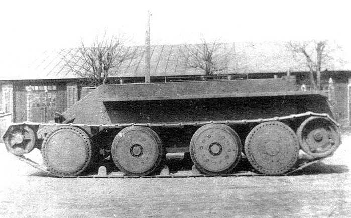 무장을 해체한 상태로 차체만 소련으로 넘어와 시험 중인 M1930. 소련은 이를 별도로 BT-1이라는 제식명을 부여했다. < 출처: Public Domain >