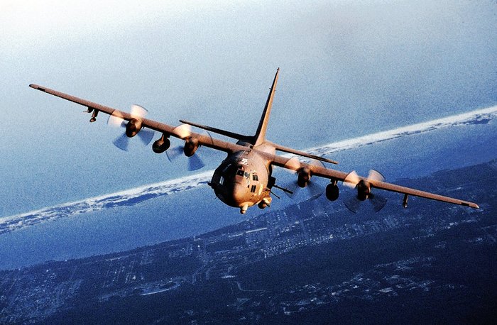 AC-130은 베트남 전쟁 시기에 첫 실전 배치되었지만, 아직까지도 중동에서 활약 중인 건십 항공기이다. (출처: US Air Force)