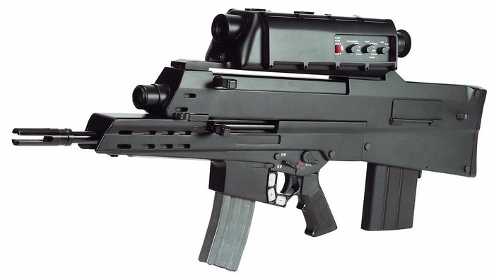 차기 소총으로 개발된 XM29 OICW는 20mm 스마트 유탄을 채용했다. <출처: Public Domain>