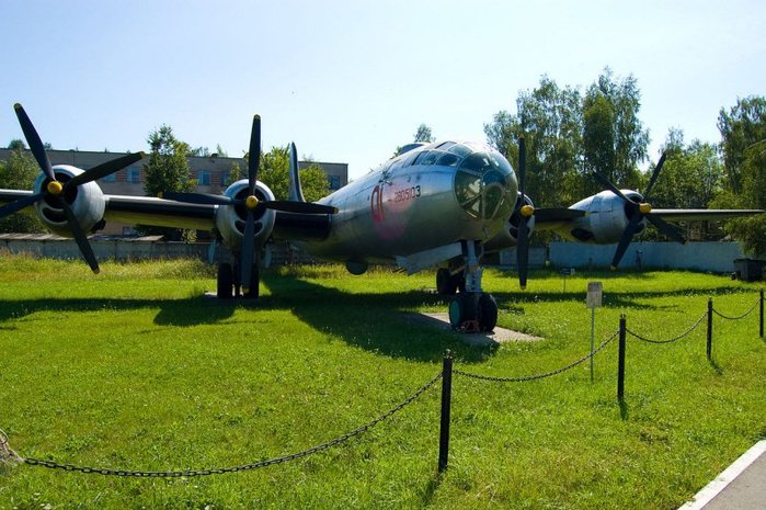 미국의 B-29를 데드카피 한 소련 최초의 전략폭격기인 Tu-4. 1949년 소련이 핵실험에 성공하자 미국도 대비를 해야 했다. < 출처 : (cc) Maarten at Wikimedia.org >