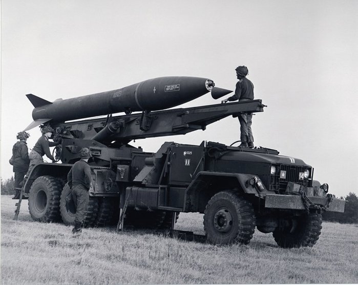 M386 로켓발사차량. 주로 M50 어네스트 존 개량형의 발사대로 사용됐다. <출처: Public Domain>