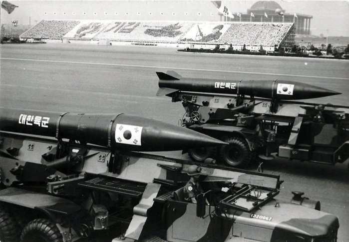 1973년 국군의 날 행사에서 열병 중인 대한민국 육군의 M50 어네스트 존 <출처: 국방부>
