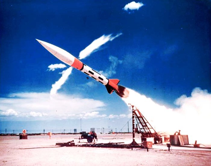 하지 위원회의 권고에 따라 만들어진 단거리 핵탄두로켓이 바로 어네스트 존이다. <출처: 미 육군>