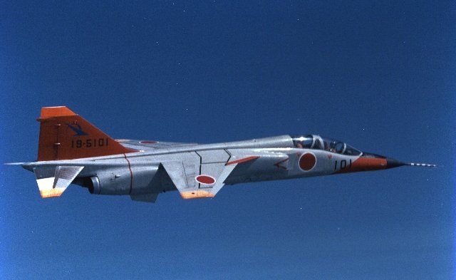 시험 비행 중인 XT-2 시제기 (출처: Japan Air Self-Defense Force)