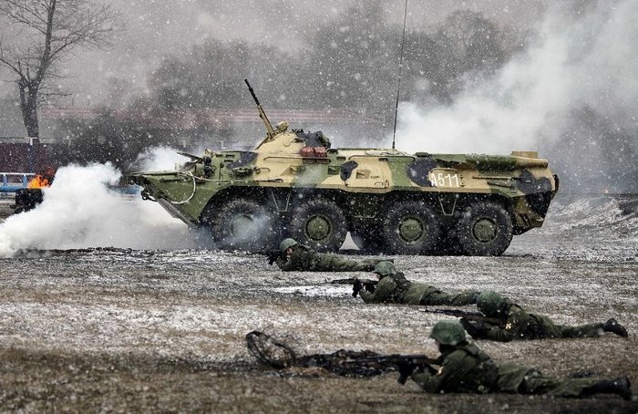 BTR-80은 러시아를 비롯한 40여 개국에 사용 중인 베스트셀러 APC다. < 출처: (cc) Vitaly V. Kuzmin at Wikimedia.org >