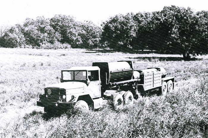 서전트 미사일 운반트레일러와 M52 5톤 견인트럭 <출처: 미 육군>