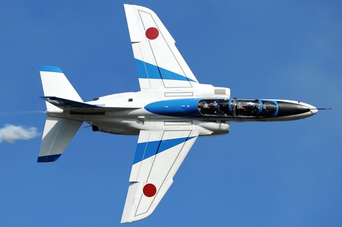 청색 블루 임펄스(Blue Impulse) 도장이 된 항공자위대 제11항공대 소속 T-4. (출처: Toshihiro Aoki(www.jp-spotters.com))