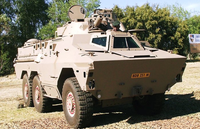 남아공의 독자적인 기동전 교리에 맞춰 개발된 라텔 차륜형 보병전투차 <출처 : tanks-encyclopedia.com>