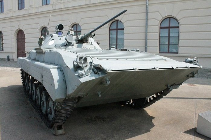 BMP-2는 포탑이 개량되고 주무장으로 30mm 2A42 기관포가 탑재되었다. <출처 : (cc) Stephencdickson at wikimedia.org>