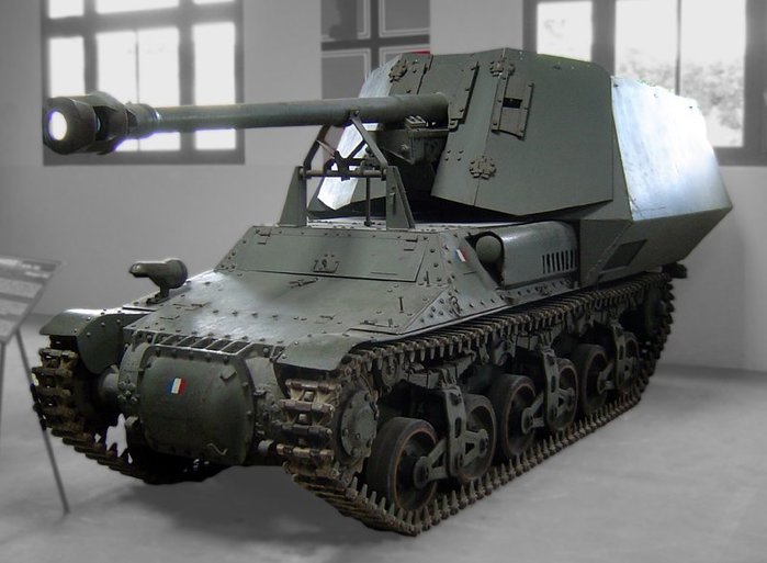 마르더는 다양한 기존 전차 차체와 주포를 이용한 대전차포다. 프랑스 소뮈르 전차 박물관에 전시 중인 마르더 I. < 출처 : (cc) Fat yankey at Wikimedia.org >