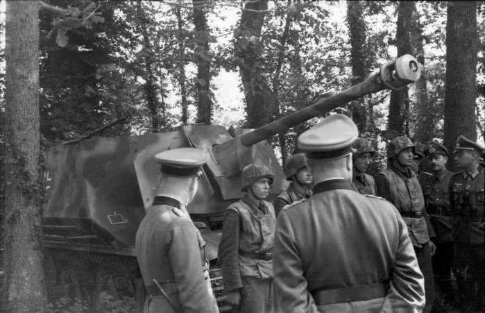 1944년 노르망디에 배치된 제21기갑사단 소속 마르더 I. 하지만 대부분의 마르더는 동부전선에서 활약했다. < 출처 : Public Domain >