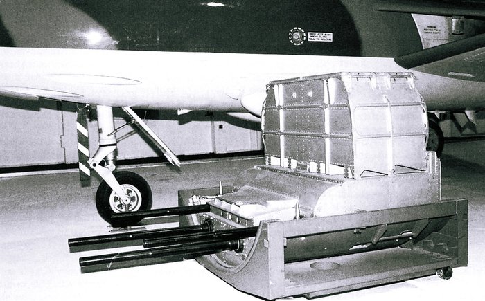 호커 헌터에 장착되는 30mm 아덴 기관포 (출처: Public Domain)