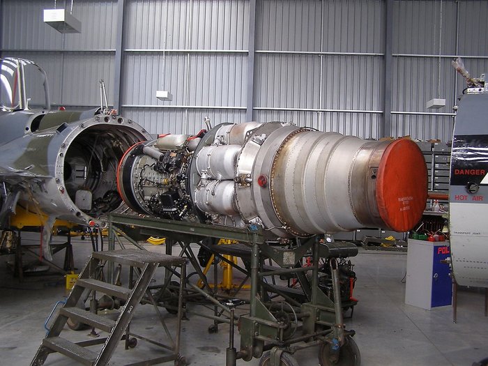 호커 헌터에 장착되는 롤스로이스의 에이본 엔진 (출처: MilborneOne / Wikimedia)