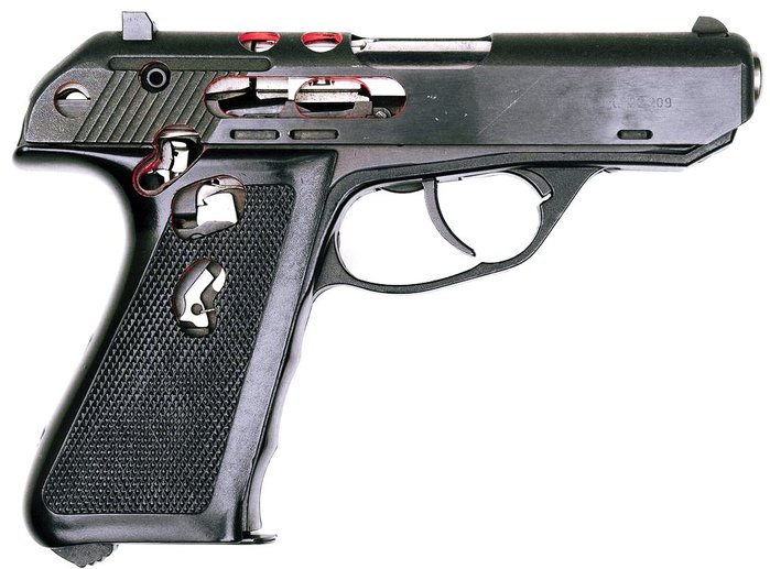 P9S 자동권총의 절개(Cutaway) 모델. 내부작동방식을 교육하기 위한 교보재이다. <출처: Public Domain>