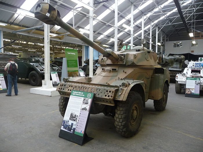 영국 보빙턴 박물관에 전시 중인 포틀랜드 전쟁 당시 영국군에 노획된 아르헨티나군 AML 90 <출처 (cc) Simon Q at Wikimedia.org>