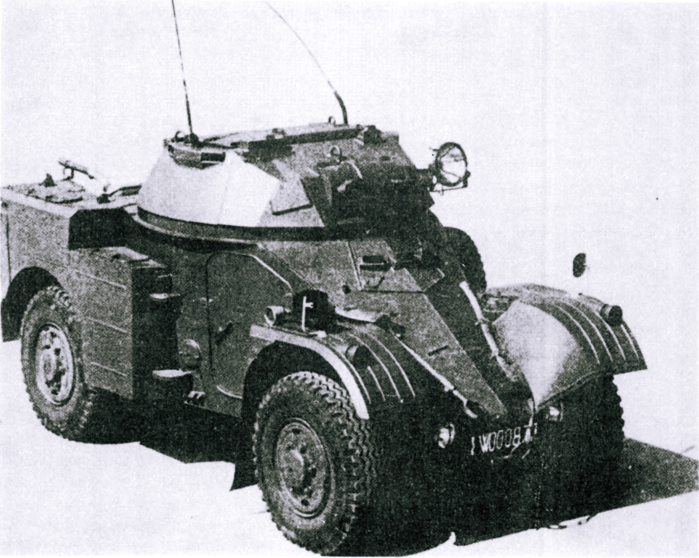 포미 장전식 박격포를 탑재한 파나르 모델 245B로 명명된 AML 60 <출처 : Public Domain>