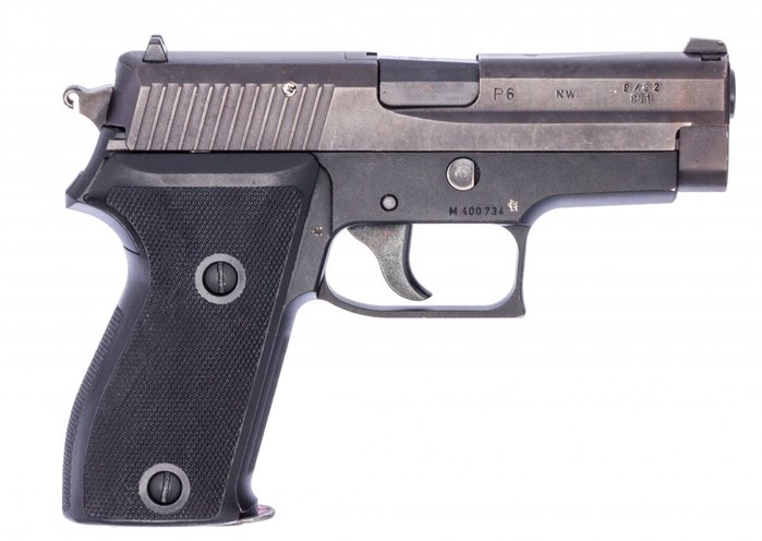 지그 자우에르는 P220을 제출했다가 독일경찰 전용인 P225를 다시 만들어 제출했다. <출처: Public Domain>