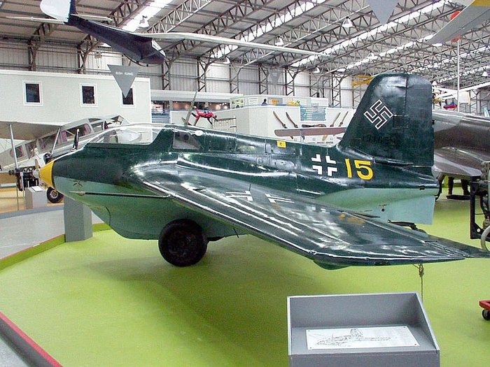 스코틀랜드 항공박물관에 전시 중인 Me 163 B-1a. 제2차 대전 당시 가장 빨랐던 유인 비행체였다. < 출처 : GNU Free Documentation License >