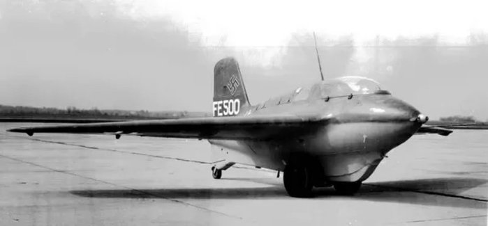 Me 163 코메트는 안전을 생각하지 않고 만들어져 조종사도 탑승을 꺼릴 정도의 항공기였다. < 출처 : Public Domain >