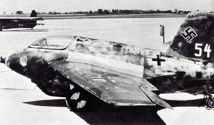 Me 163은 속도가 빠른 것 말고는 장점이 없었지만 불리한 전황에 따라 곧바로 실전배치되었다. < 출처 : Public Domain >