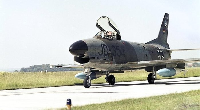 로켓탄 대신 20 mm 기관포를 탑재한 독일 공군의 F-86K 요격전투기 <출처 : Bundesarchiv>