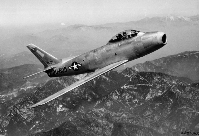 F-86는 제1세대 전투기 시대를 상징하는 대표적인 전투기다. < 출처 : Public Domain >