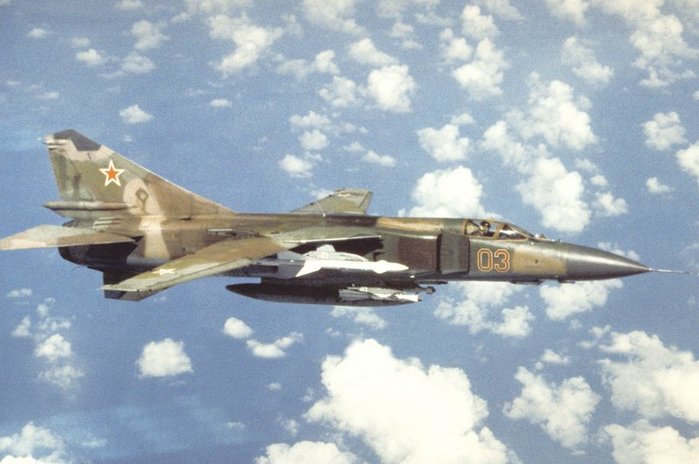 MiG-23은 소련의 야심작이었지만 본격적으로 배치된 시기가 제4세대 전투기 등장 시점과 겹치면서 그다지 명성을 얻지는 못했다. < 출처 : Public Domain >