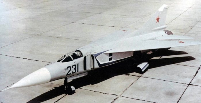 MiG-23 프로토타입 < 출처 : Public Domain >