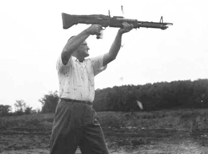 지리멸렬한 시험평가 끝에 T161E3는 1957년 M60 기관총으로 채용되었다. <출처: Public Domain>
