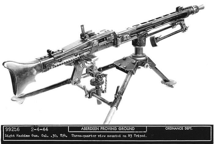 MG 42를 미군 .30-06 탄환용으로 개조한 T24 시제 기관총 <출처: Public Domain>