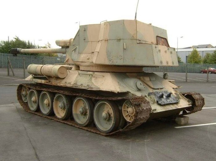 이집트가 개발한 T-34 차체를 사용한 T-34/122 자주포 <출처 : reddit.com>