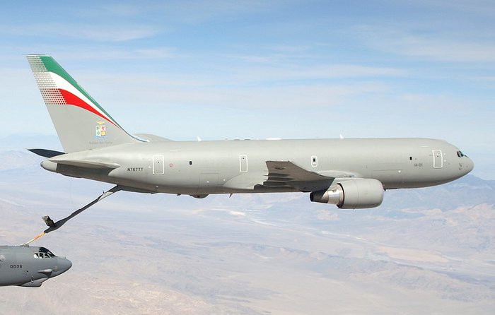 이탈리아 공군의 KC-767 공중급유기. (출처: US Air Force)