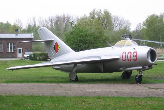 MiG-19의 기술적 기반이 되었던 MiG-17 < 출처 : (cc) Marcin Chady at Wikipedia.org >