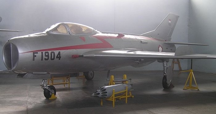MiG-19S '파머-C' < 출처 : Public Domain >