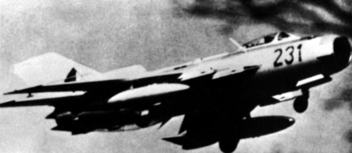 MiG-19는 동구권 최초의 초음속 전투기다. < 출처 : Public Domain >