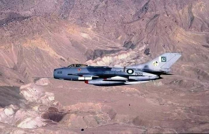퇴역 후 전시 중인 MiG-19. 현재 북한이 유일하게 해당 기종을 운용하고 있는 것으로 알려진다. 사진은 파키스탄 공군이 운용했던 중국제 F-6(J-6) 전투기이다. < 출처 : (cc) Tourbillon at Wikipedia.org >