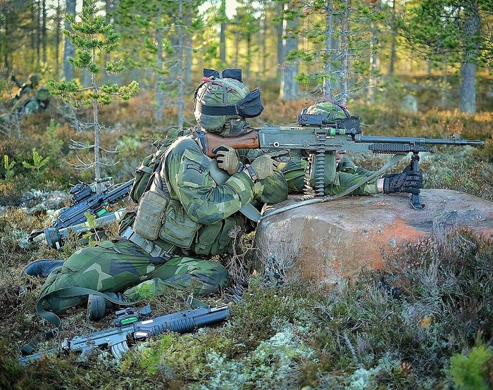 Ksp 58B 기관총으로 사격 중인 스웨덴 군의 모습 <출처: Public Domain>
