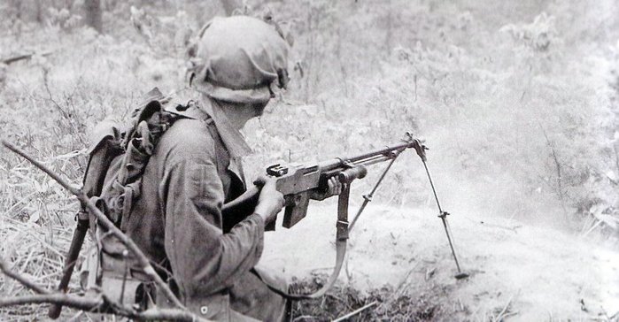 FN은 자사가 생산하던 BAR을 기본으로 새로운 기관총을 개발했다. <출처: Public Domain>
