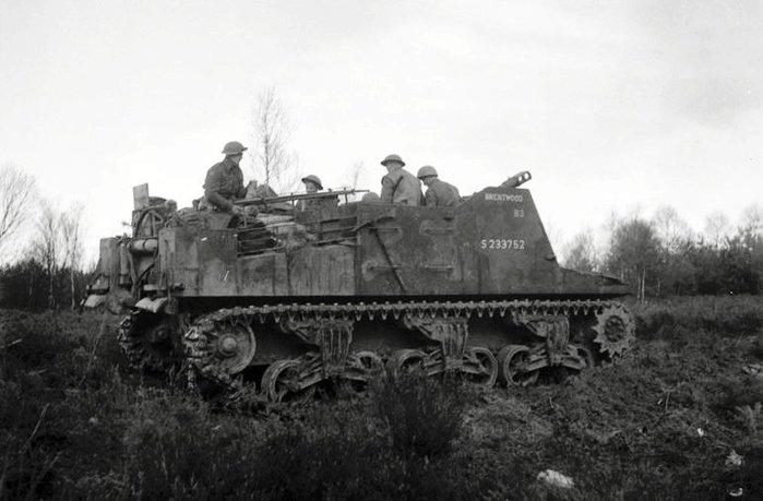 남아공 육군이 신형 자주포로 대체할 예정이던 섹스턴 자주포. 사진은 1944년 영국군이 운용하는 장면, <출처 : iwm.org.uk>