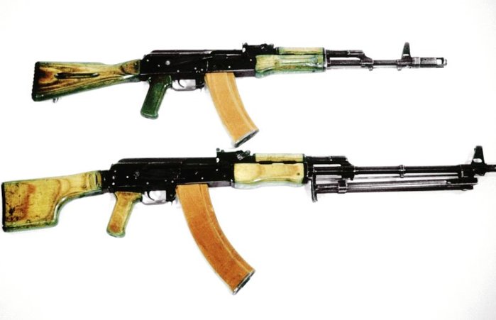 5.45×39mm탄을 사용하는 AK-74와 PRK-74. 외형만으로도 유사성을 발견할 수 있다. < 출처 : Public Domain >