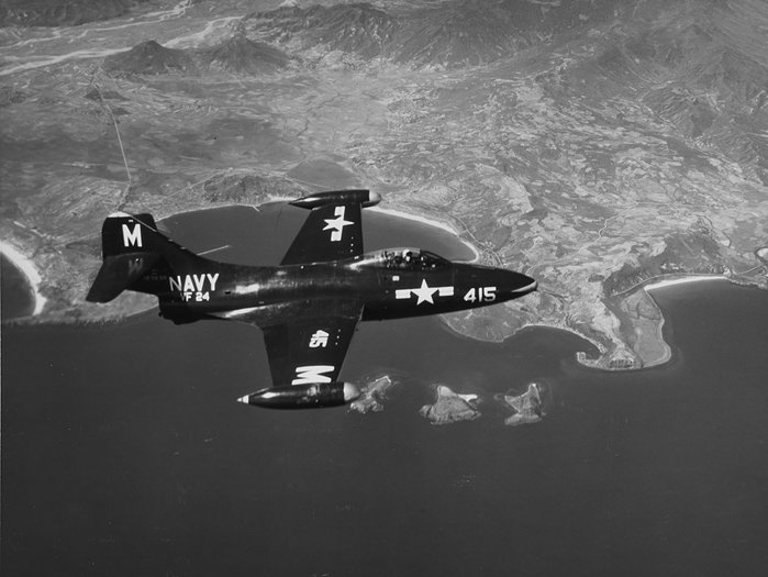 1952년 6월 한반도 상공을 비행중인 제24전투비행대대(VF-24) 소속의 팬서 < 출처 : Public Domain >