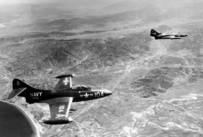 F9F-2B < 출처 : Public Domain >
