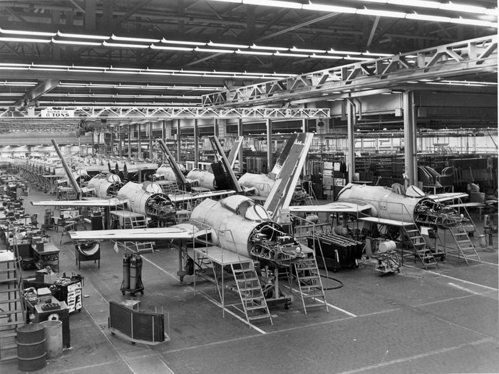 F9F-2 팬서의 생산라인 <출처 : Public Domain >