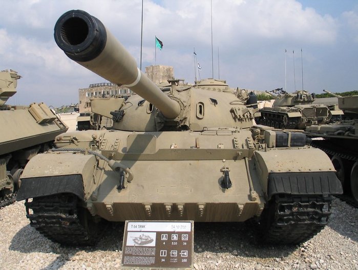 T-54를 기본으로 한 티란-4 전차. 현재 이스라엘 야드 라-시리온(Yad la-Shiryon) 박물관에 전시 중이다. (출처: Public Domain)